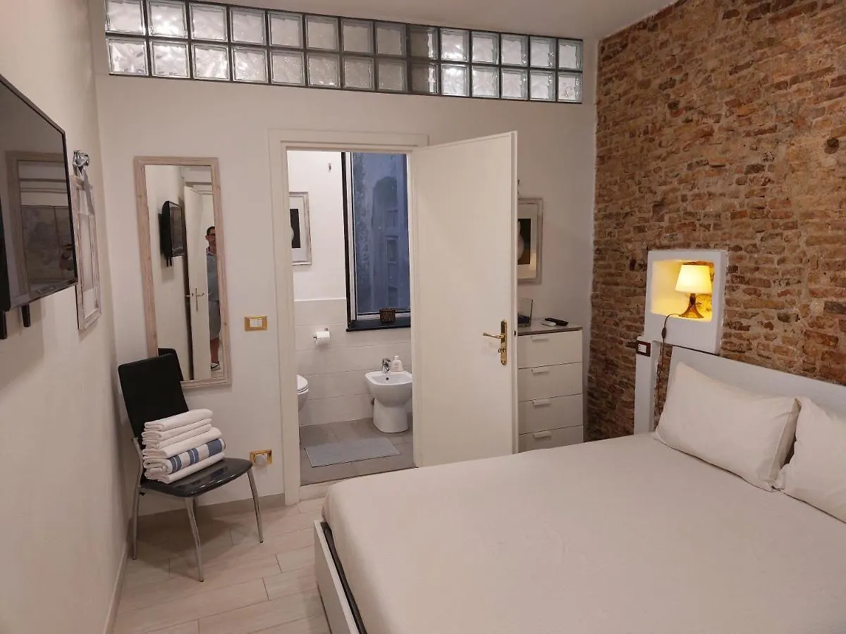 Bed and Breakfast Piazzetta La Maddalena 2 Savona Italien
